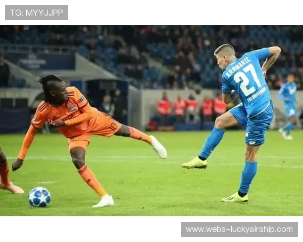 拜仁角球防守失误瞬间,查韦斯头球扳平比分 拜仁角球防守失误瞬间,查韦斯头球扳平比分